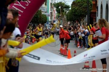El teldense Saúl Castro gana con autoridad la XXX Carrera Popular Paco Artiles (Foto Francisco Javier Santana y TA)
